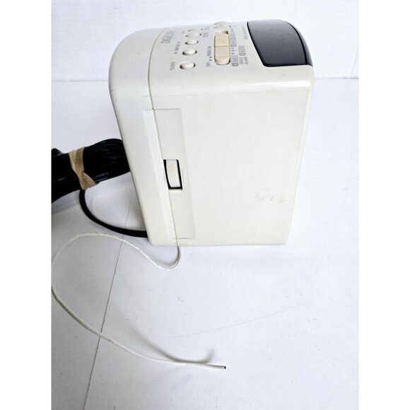 Vintage Sony ICF-C150 Digicube Ivory Alarm Clock AM/FM Radio Works Great - Picture 5 of 7